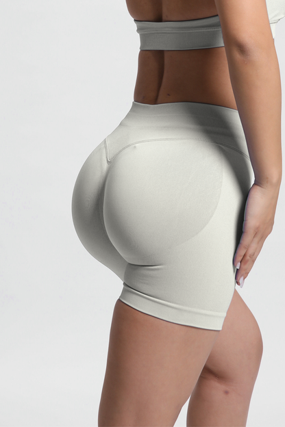 Aura | Shorts Scrunch de Alto Rendimiento Premium - Marfil