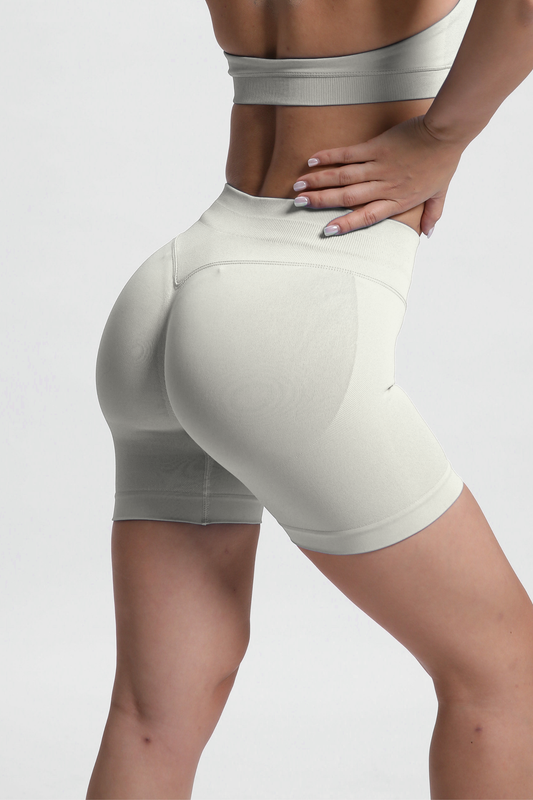 Aura | Shorts Scrunch de Alto Rendimiento Premium - Marfil