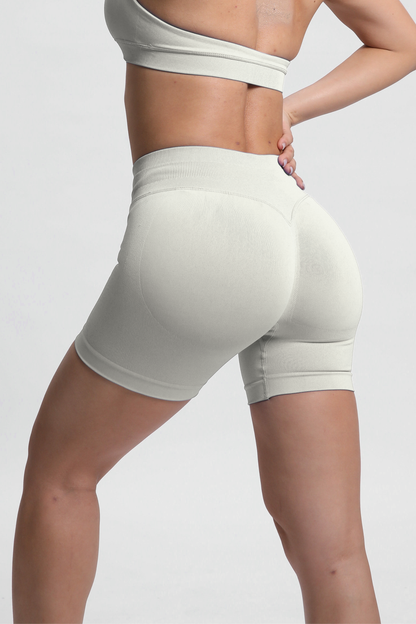 Aura | Shorts Scrunch de Alto Rendimiento Premium - Marfil